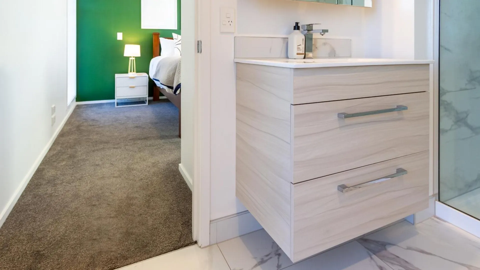 Gorgeous In Green - 2 Bed Central Oasis W/King Bed Κράισττσερτς 0*,  Νέα Ζηλανδία